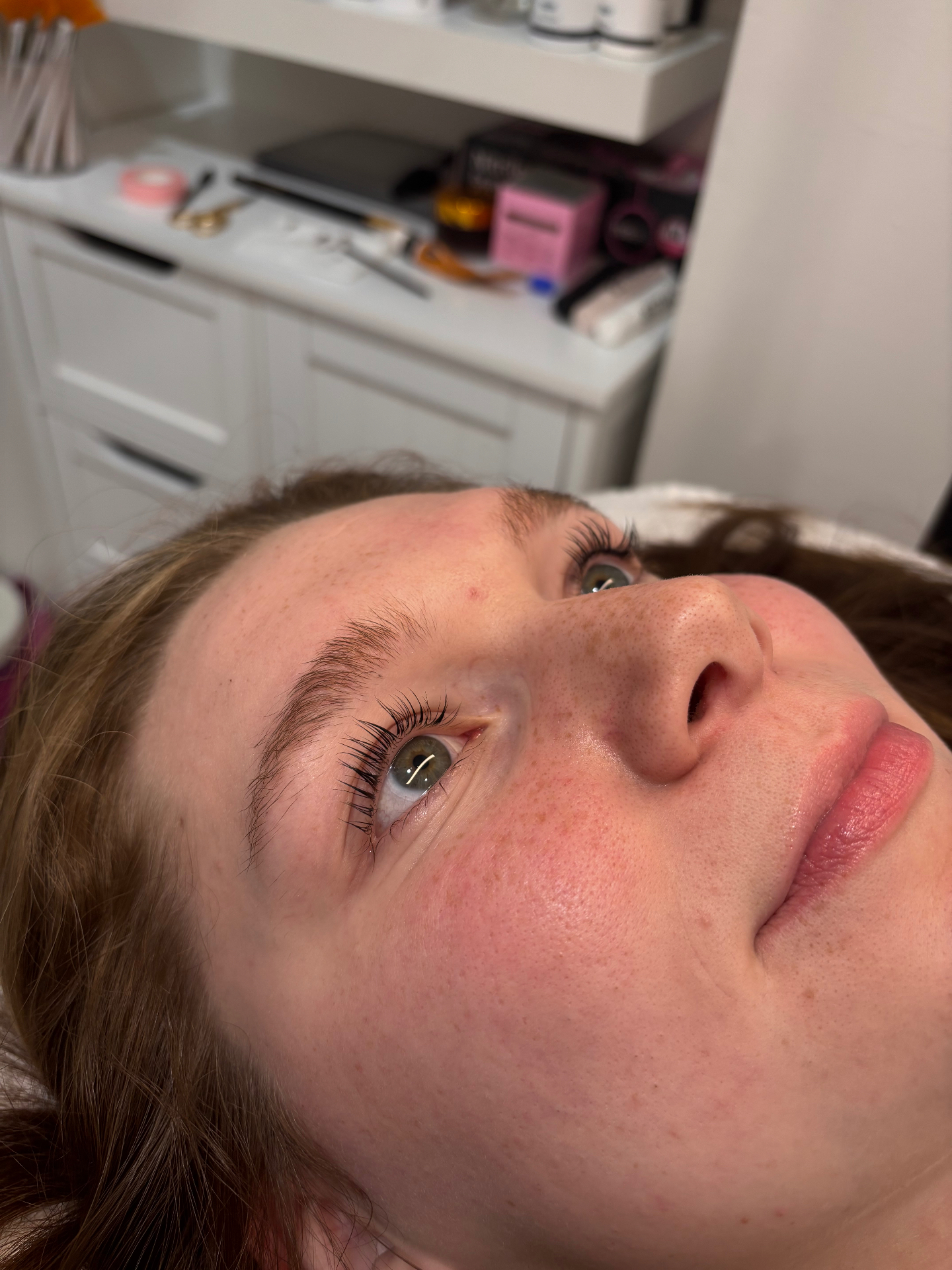 Lash lift result with natural curled lashes